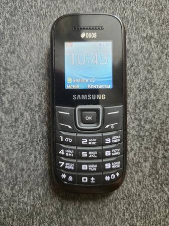 Кнопочный телефон Samsung GT-E1202 черный, лучше чем нынешние Nokia