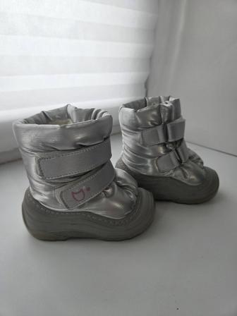 Продам детские сапоги