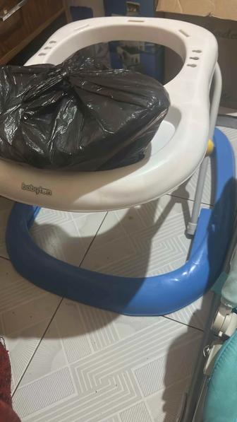 Отдам даром шезлонг и ходунки