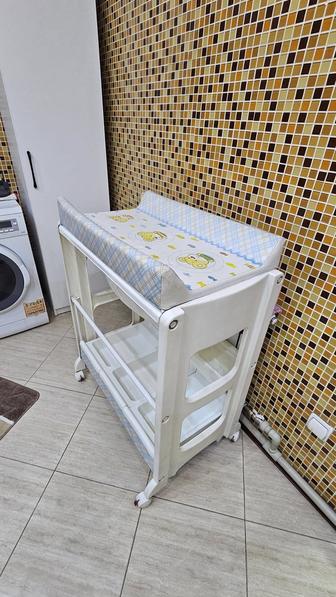 Продам Пеленальный столик 2 в 1 с ванночкой б/у
