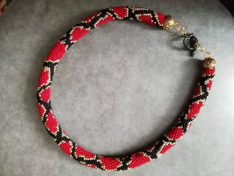 Колье из чешского бисера