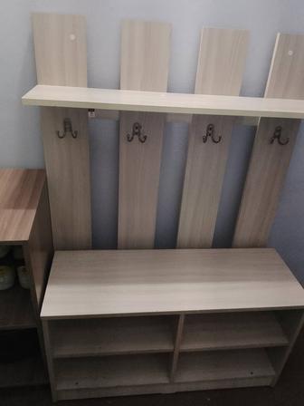 Вешалка с тумбой