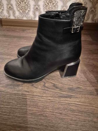 Продам женские демисезонные сапоги