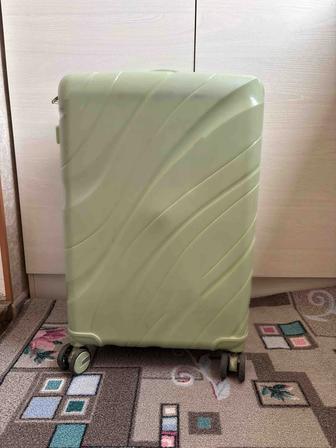 Чемодан средний