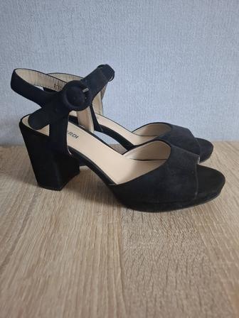 Продам туфли женские