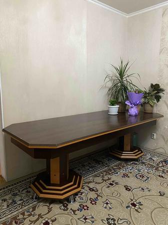 Стол со стульями