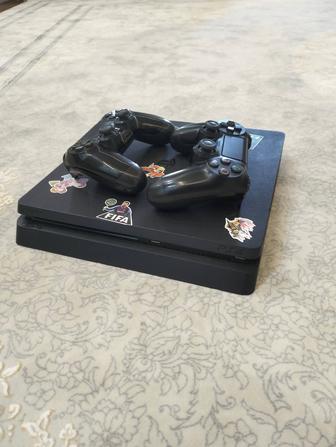 ПРОДАМ PS4 в идеальном состоянии