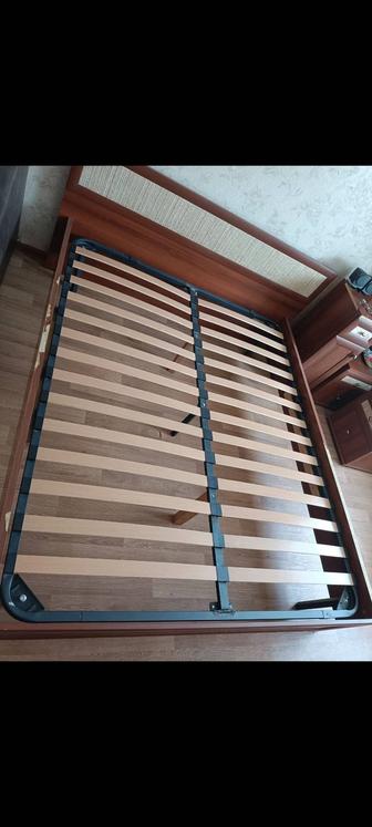 Продам кровать 2-х спалку,без матраса