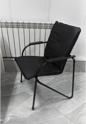 Офисный стул на ножках экокожа