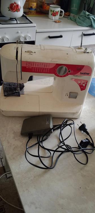 Продам швейную машинку