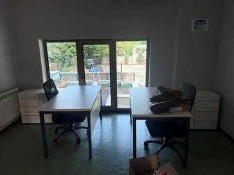 Комплект офисной мебели- столы, кресла, шкафы, тумба