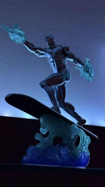 Коллекционная фигурка Silver Surfer Серебряный серфер