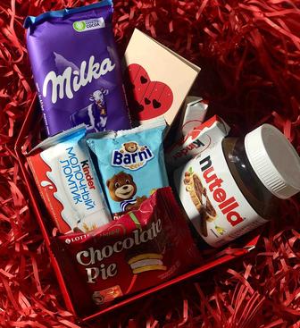 Подарочный бокс со сладостями на 14 февраля