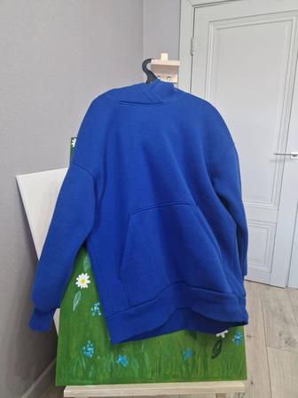 Продаю толстовку. Худи с капюшоном.