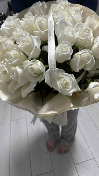 Цветы ,свежие , розы белые