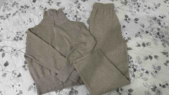 Продам трикотажный костюм