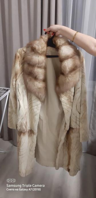 Продаю шубу норковую с соболем, была куплена в ОАЭ, в хорошем состоянии!