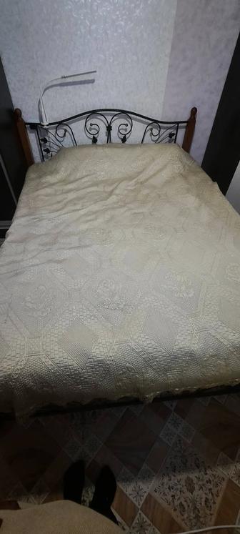 Продам кровать с матрасом и два шкафа