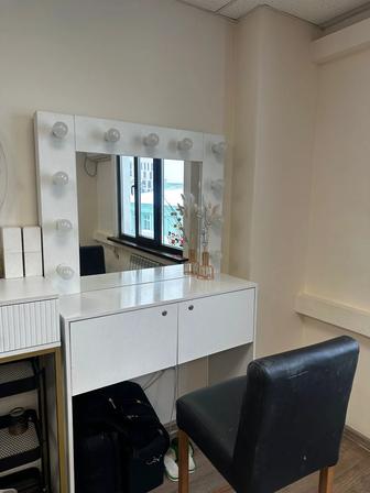 Визажный столик и стул