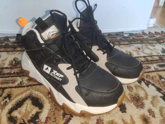 Кроссовки женские