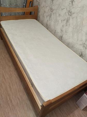 Продам кровать б/у с матрасом