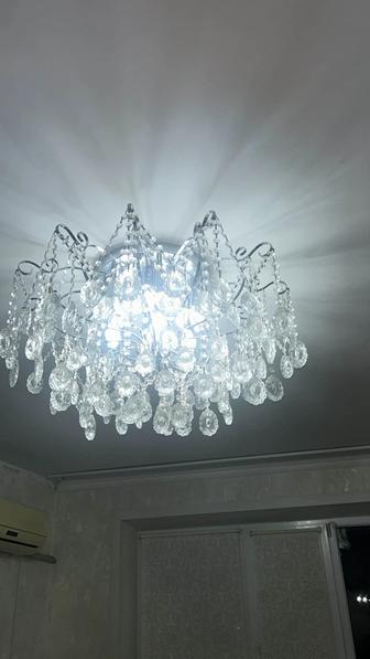 Продам люстру