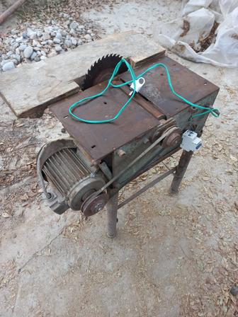 Циркулярный станок с фуганком.