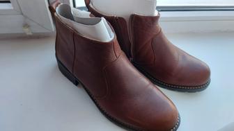 Продаю ботинки женские Clarks