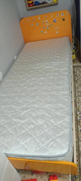 Кровать и матрас