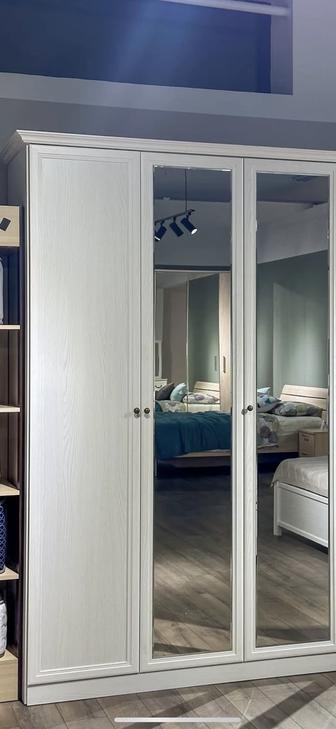 Продам 3-х дверный шкаф недорого