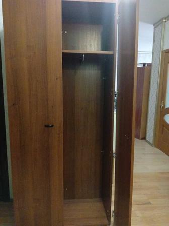 Продам офисный шкаф для одежды