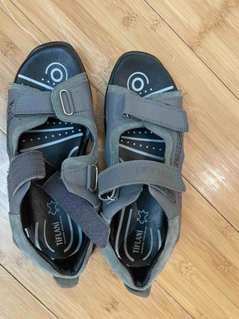 Продам сандалии