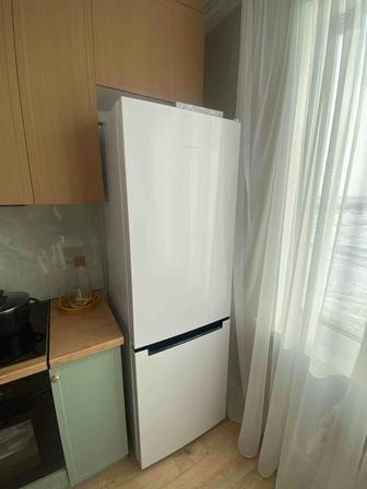 Продам холодильник Indesit