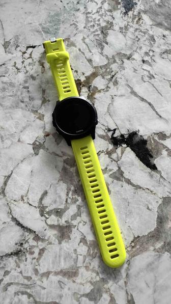Продаю часы Умные часы Garmin Forerunner 935 HRM-Tri-Swim черные/салатовые