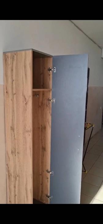 Продам шкаф и вешалку в отличном состоянии. Для спальни или прихожей
