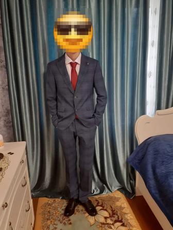 Продам мужской костюм