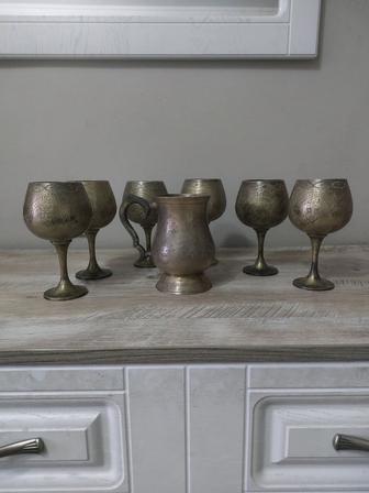 Фужеры и кувшинчик.