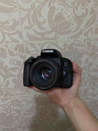 Продаю камеру CANON EOS 800D