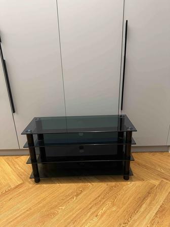 Продам стеклянную тв полку в хорошем Й состоянии