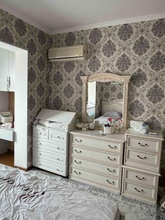 Продам комод со стеклом