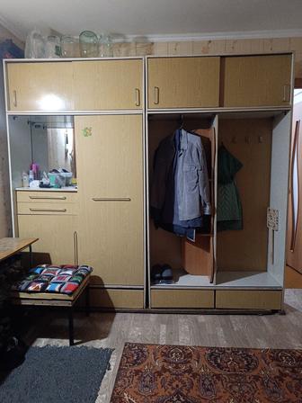 Продам прихожую.