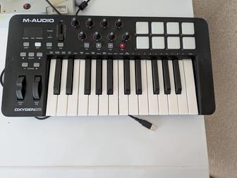 Продам MIDI клавиатуру M-AUDIO OXYGEN 25