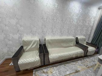 Продам диван с двумя креслами