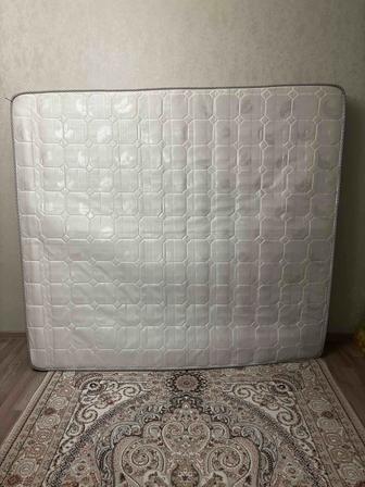 Матрас б/у,размер 2х1.8