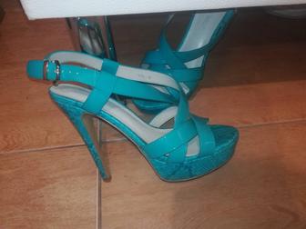 Продам босоножки