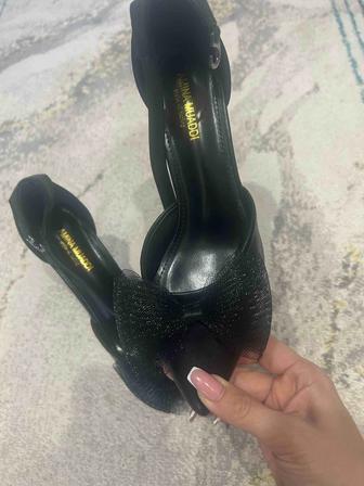 Продам туфли, размер 37, в отличном состоянии.