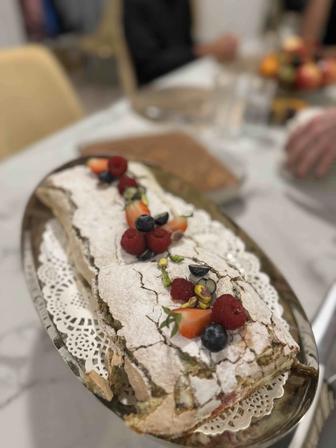 Меренговый рулет, фисташковый рулет, павлова на заказ