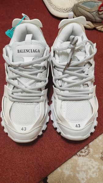 Продам кроссовки balenciaga track
