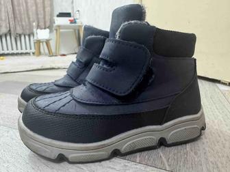 Продам демисезонные сапоги на мальчика