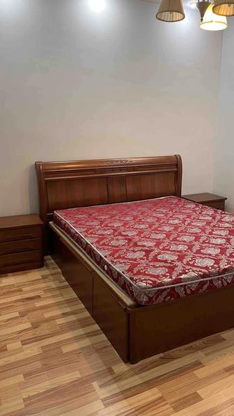 Продаю кровать с тумбами